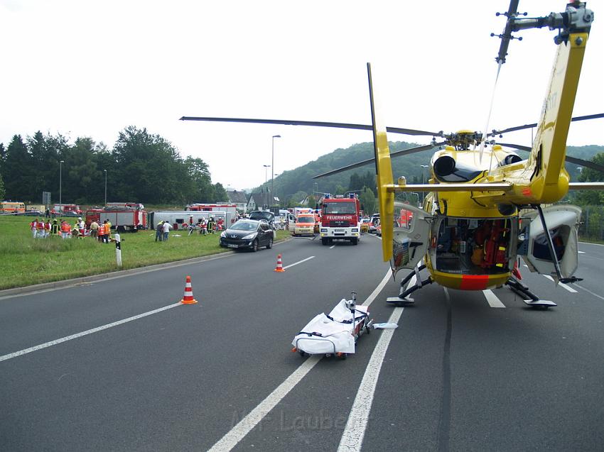 Schwerer Unfall mit Reisebus Lohmar Donrather Dreieck P116.JPG